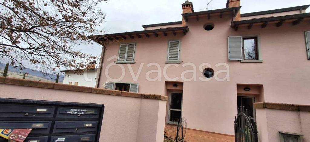 appartamento in vendita a Poppi in zona Porrena
