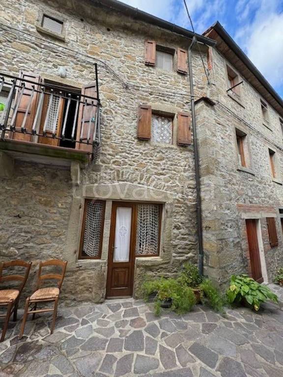 casa indipendente in vendita a Poppi in zona Sala