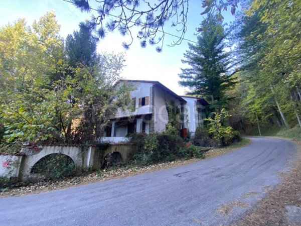 locale di sgombero in vendita a Poppi in zona Moggiona