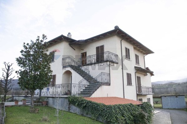 casa indipendente in vendita a Poppi in zona Sala