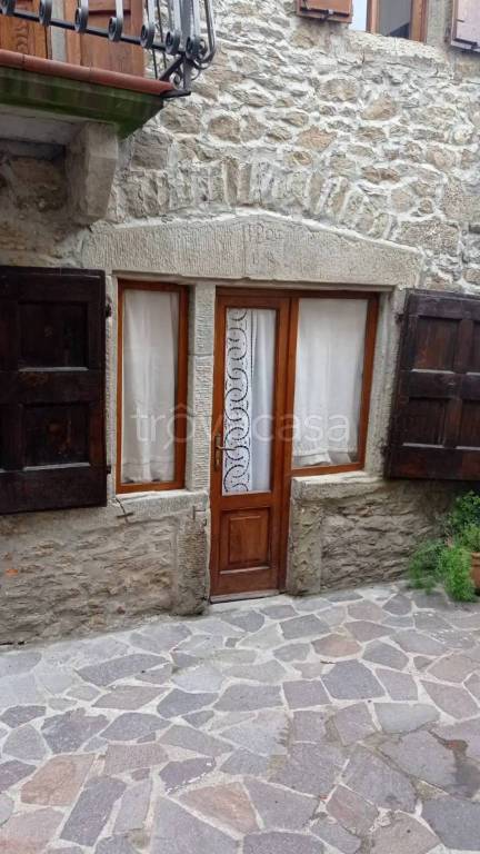 casa indipendente in vendita a Poppi in zona Sala