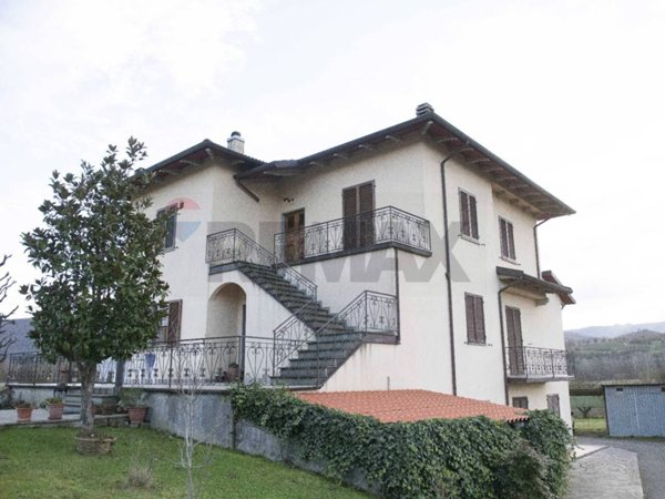 casa indipendente in vendita a Poppi in zona Sala