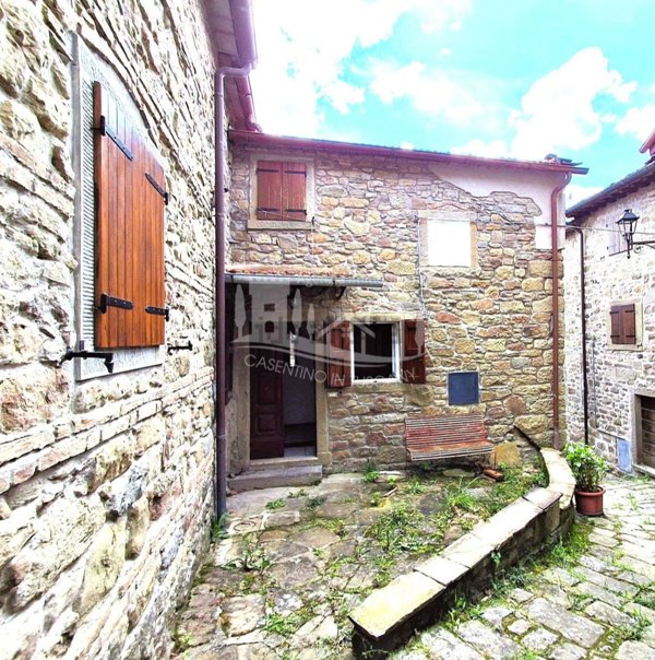 casa indipendente in vendita a Poppi in zona Lierna