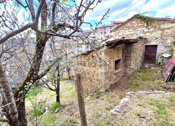 casale in vendita a Poppi in zona Lierna