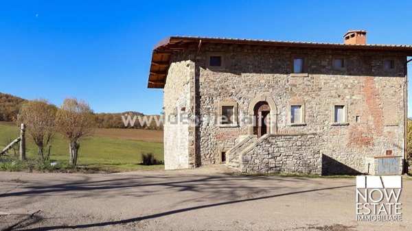 casale in vendita a Poppi in zona Lierna