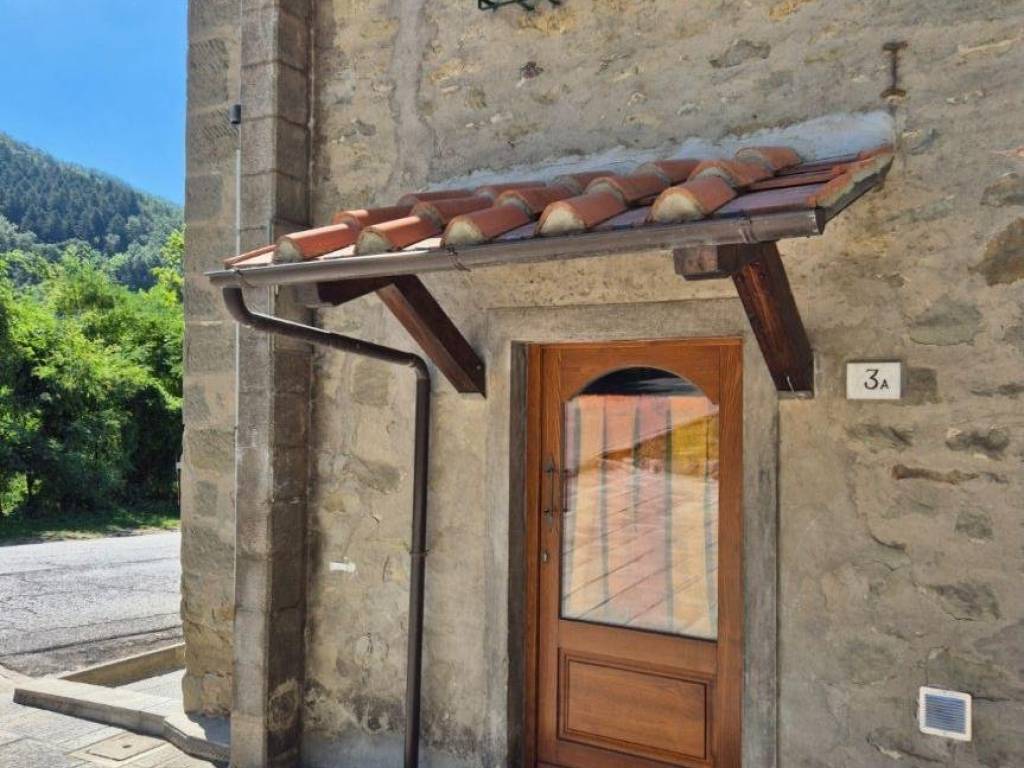 casa indipendente in vendita a Poppi in zona Badia Prataglia