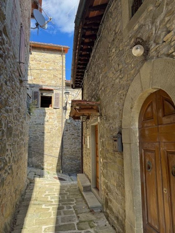 casale in vendita a Poppi in zona Lierna