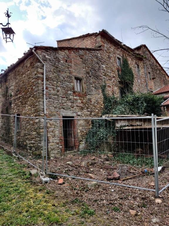 casa indipendente in vendita a Poppi in zona Lierna