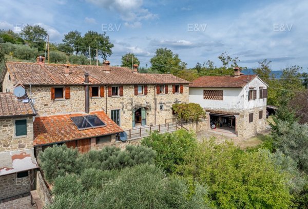 casale in vendita a Poppi in zona Lierna