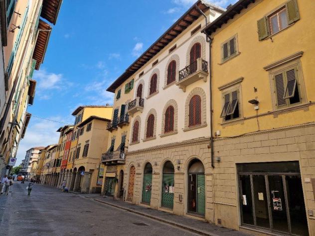 locale commerciale in vendita a San Giovanni Valdarno