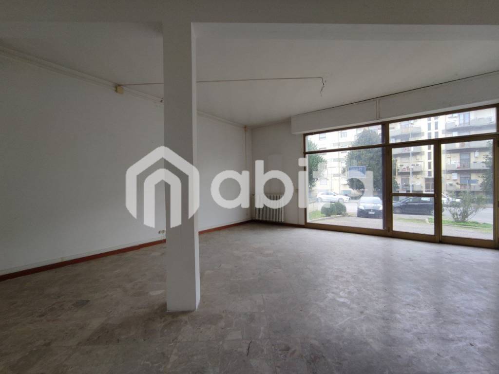 negozio in vendita a San Giovanni Valdarno