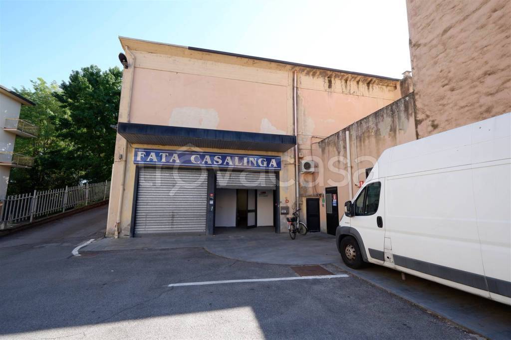 negozio in vendita a San Giovanni Valdarno