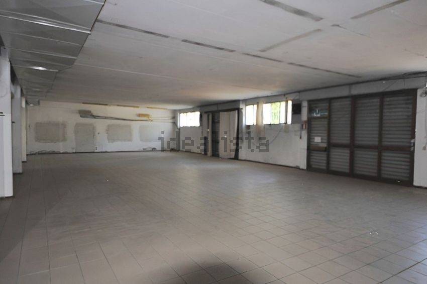 locale commerciale in vendita a San Giovanni Valdarno