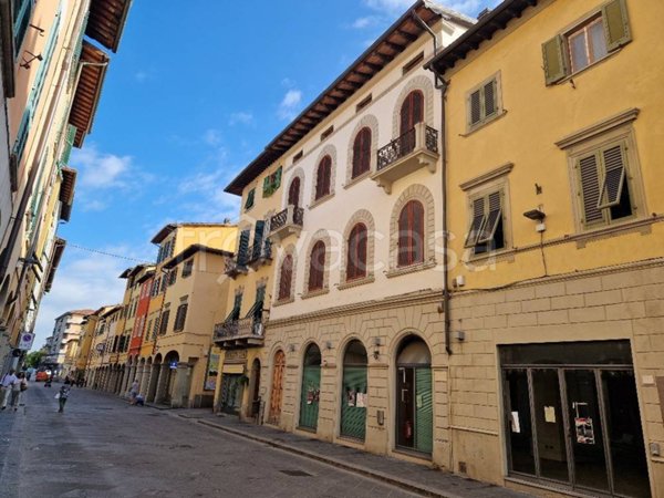 locale commerciale in vendita a San Giovanni Valdarno