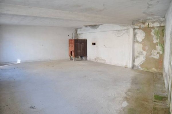 locale di sgombero in vendita a San Giovanni Valdarno