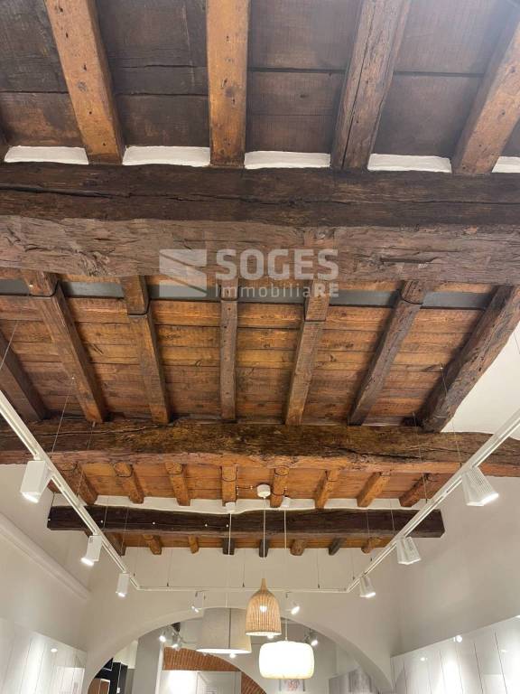 negozio in vendita a San Giovanni Valdarno