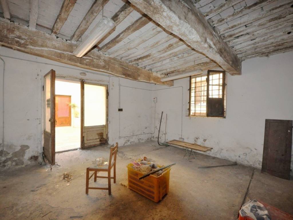 locale commerciale in vendita a San Giovanni Valdarno