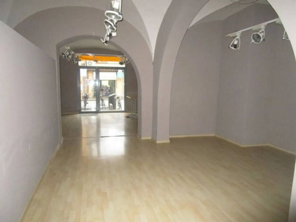 negozio in vendita a San Giovanni Valdarno