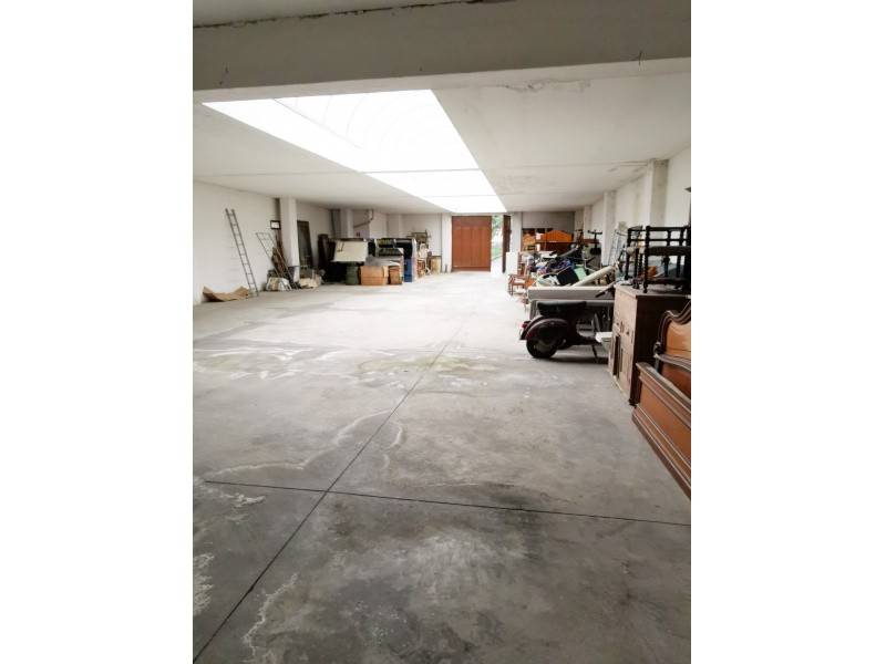 locale commerciale in vendita a San Giovanni Valdarno