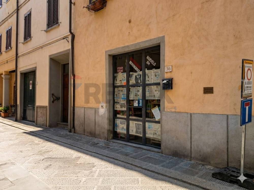 locale commerciale in vendita a San Giovanni Valdarno