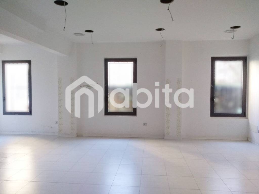 negozio in vendita a San Giovanni Valdarno