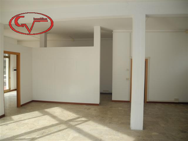 negozio in vendita a San Giovanni Valdarno