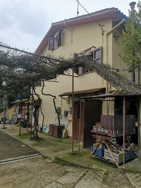 casa indipendente in vendita a San Giovanni Valdarno in zona Badiola-Renacci