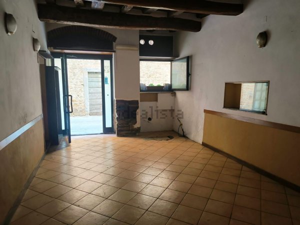 locale commerciale in vendita a Sansepolcro