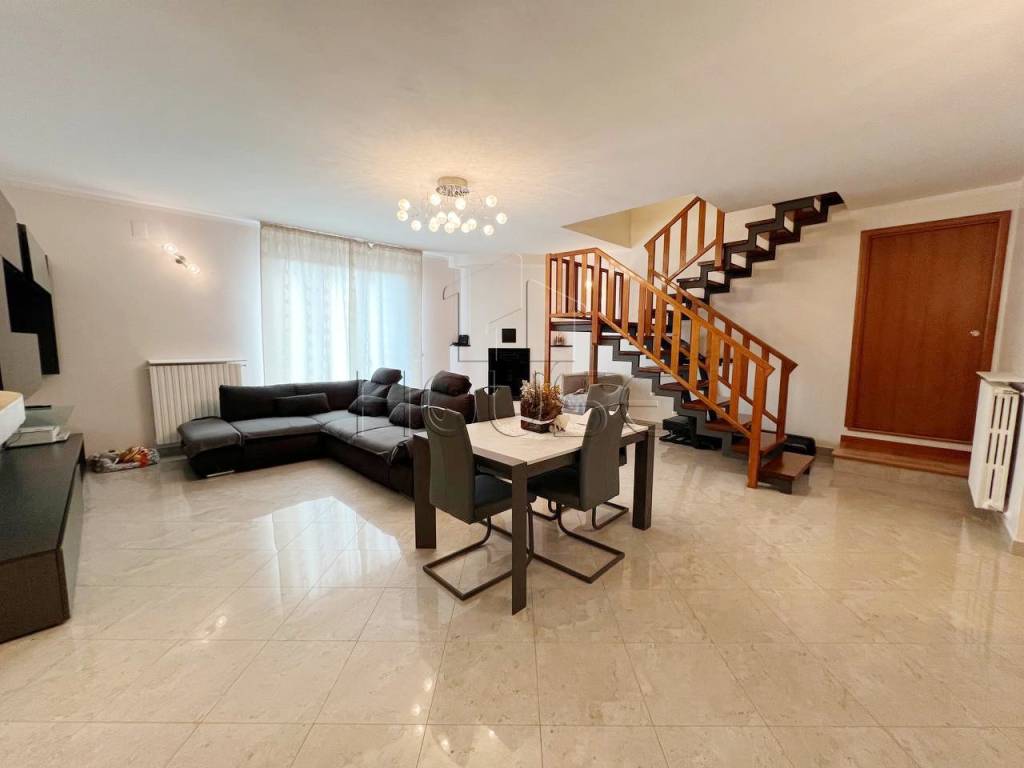 casa indipendente in vendita a Sansepolcro