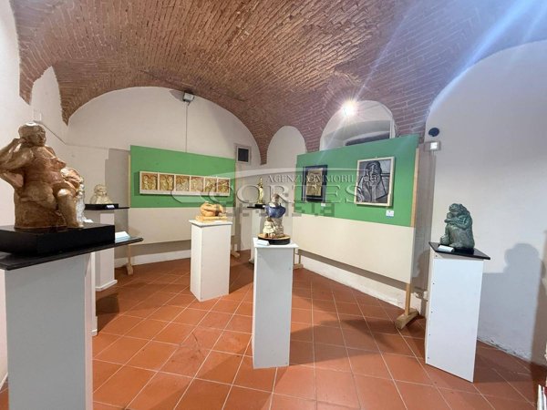 locale commerciale in vendita a Sansepolcro