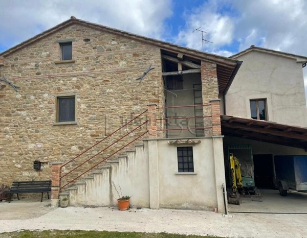 pentavano in vendita a Sansepolcro in zona Gragnano