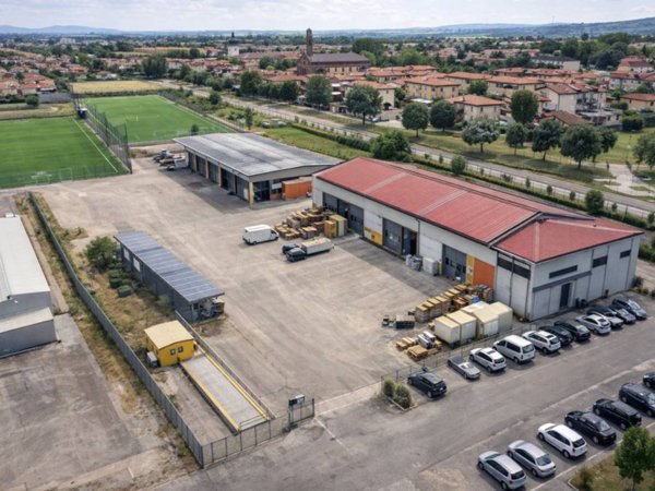 locale commerciale in vendita a Sansepolcro