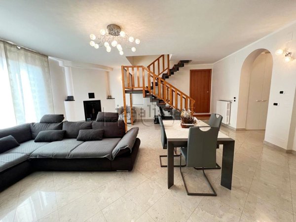 casa indipendente in vendita a Sansepolcro