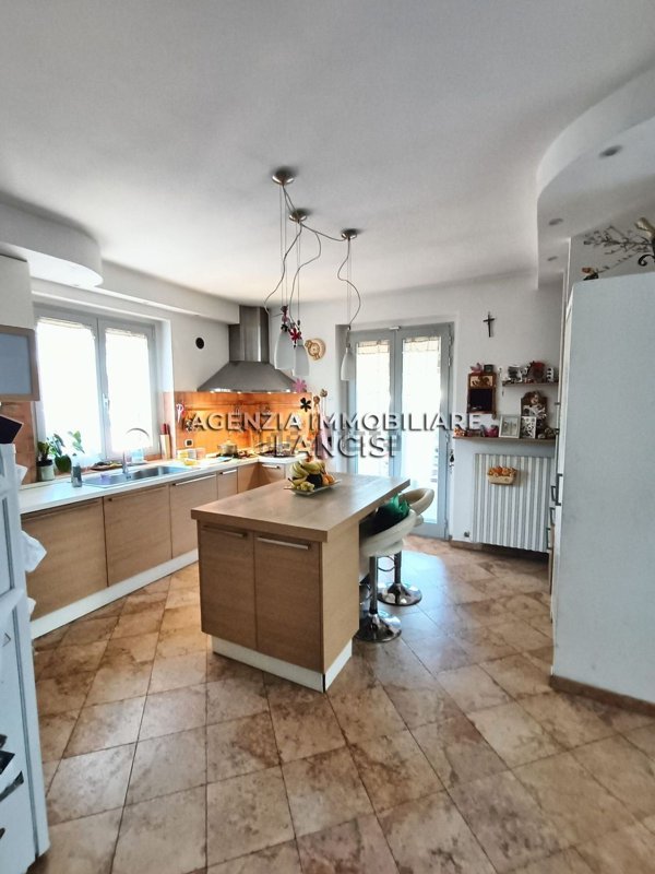 casa indipendente in vendita a Sansepolcro