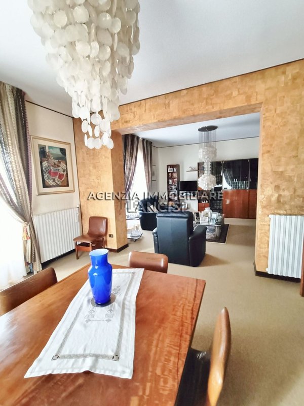 casa indipendente in vendita a Sansepolcro