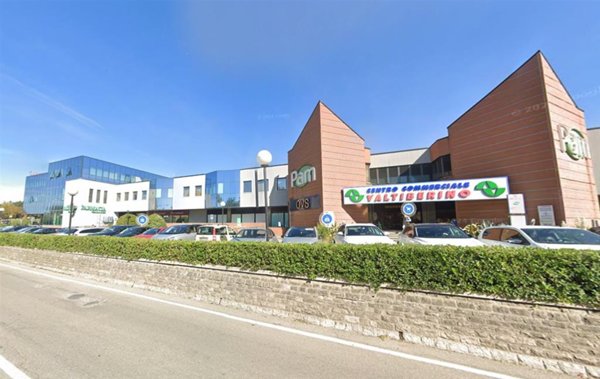locale commerciale in vendita a Sansepolcro