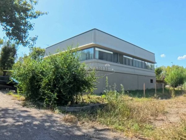 locale commerciale in vendita a Sansepolcro