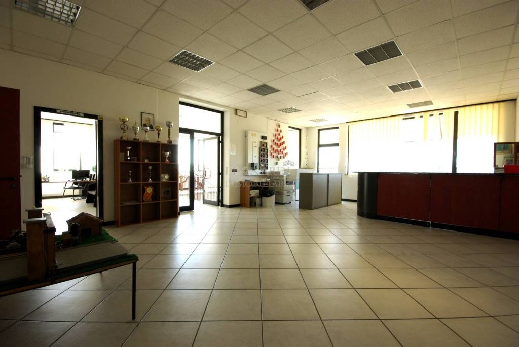 locale commerciale in vendita a Sansepolcro