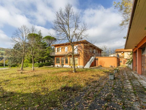 intera palazzina in vendita a Sestino in zona Ponte Presale