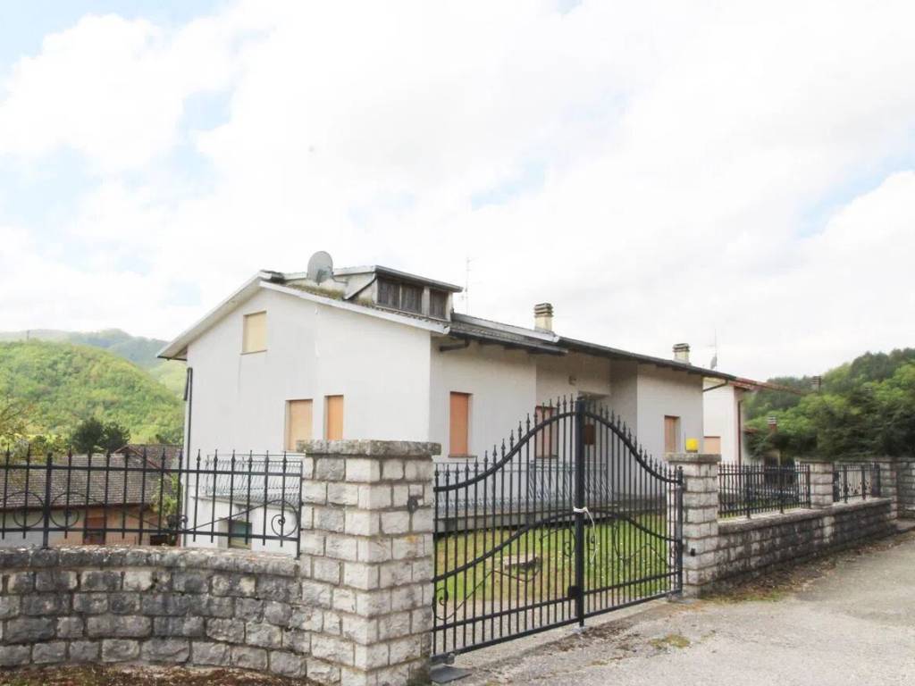casa indipendente in vendita a Sestino