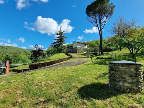 intera palazzina in vendita a Subbiano in zona Santa Mama