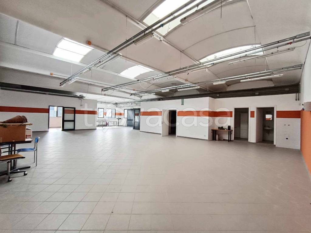 locale commerciale in vendita a Subbiano in zona Castelnuovo