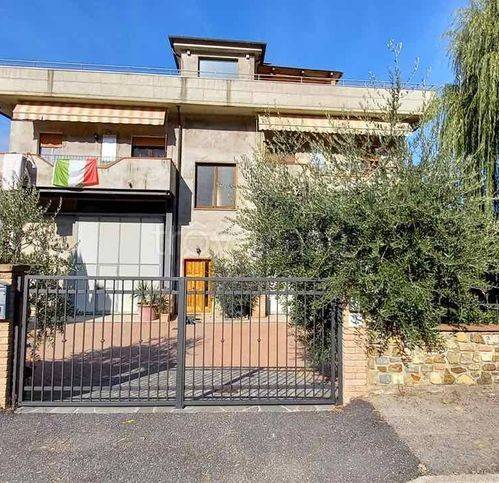 negozio in vendita a Subbiano in zona Castelnuovo