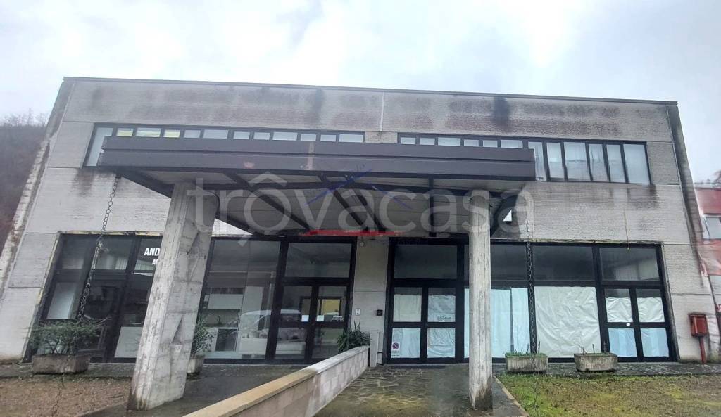 locale commerciale in vendita a Subbiano