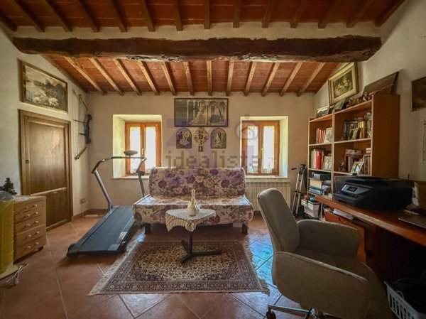 casa indipendente in vendita a Subbiano in zona Santa Mama