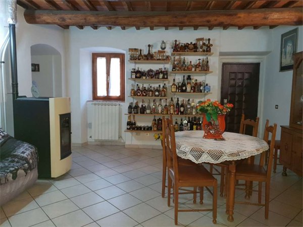 casa indipendente in vendita a Subbiano in zona Santa Mama