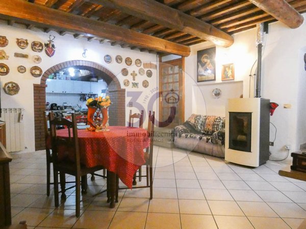 casa indipendente in vendita a Subbiano in zona Santa Mama