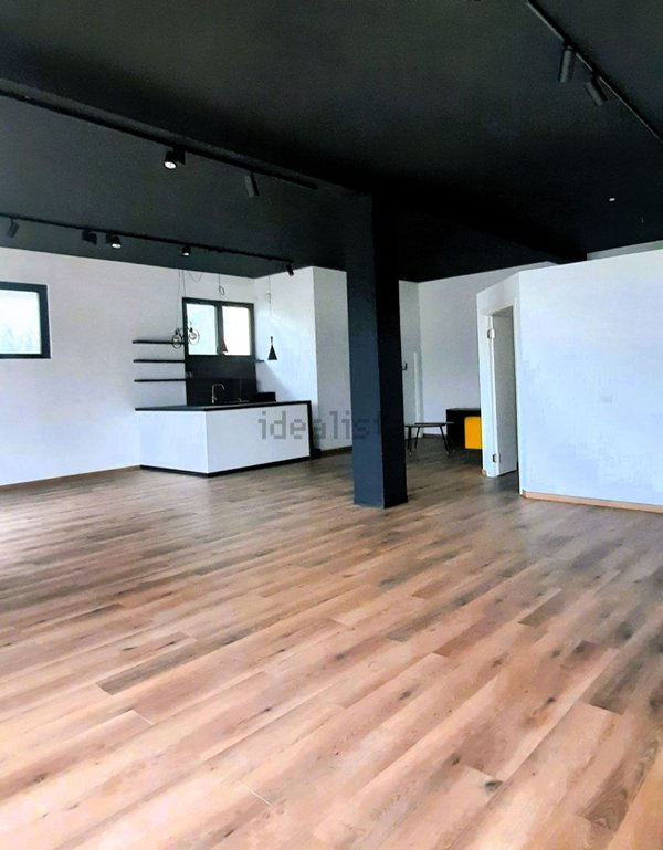 locale commerciale in vendita a Subbiano in zona Castelnuovo