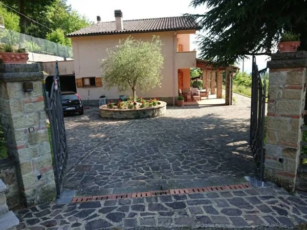 casa indipendente in vendita a Talla in zona Faltona