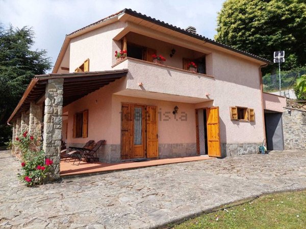 casa indipendente in vendita a Talla in zona Faltona